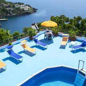 https://le-terrazze-residence-ustica.sicilyhotelsitaly.net